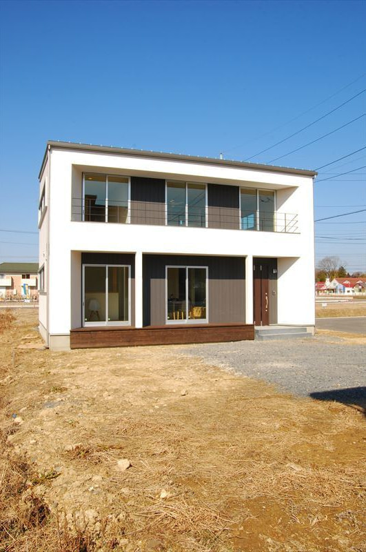 スクエアで普遍的なデザインの外観