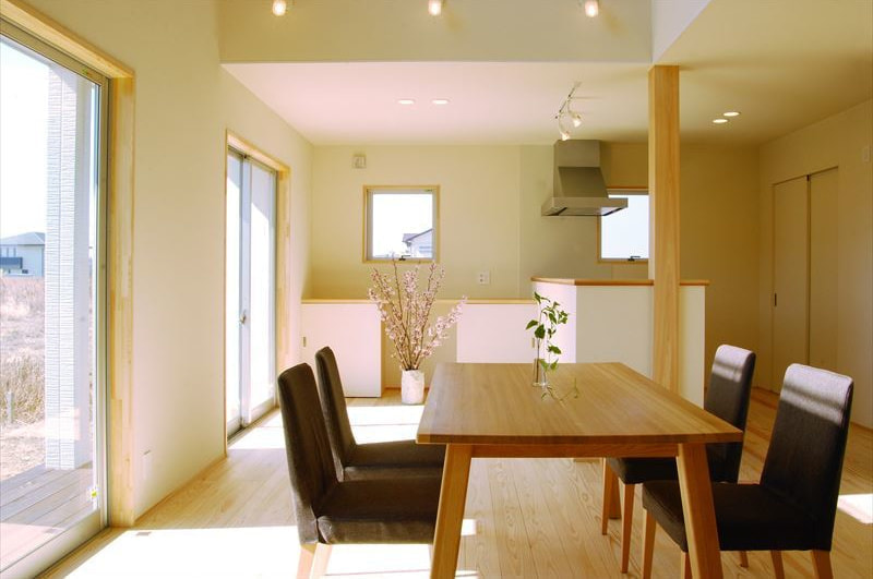 明るいダイニング空間