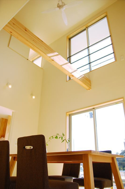 大開口と大きな吹抜け