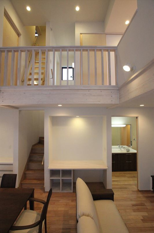 吹抜けのある広々としたリビング