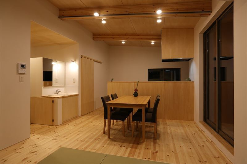 狭小地でありながら広々とした室内