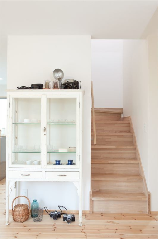 階段も無垢材を採用