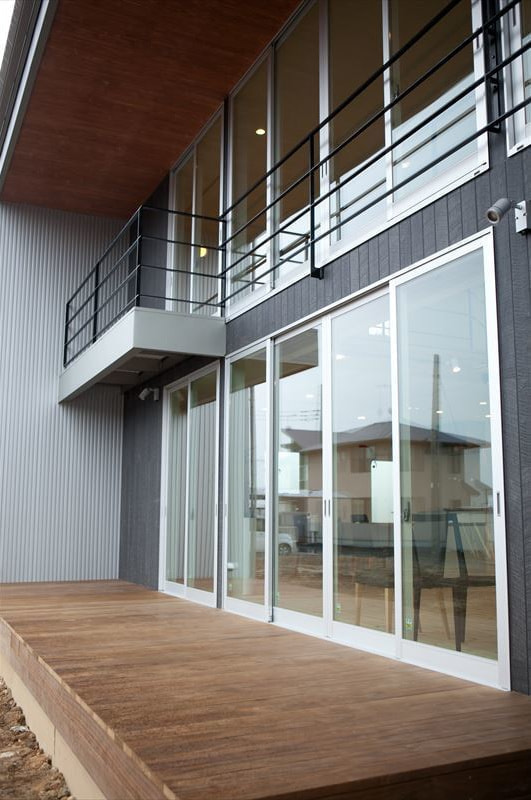 広々とした縁側