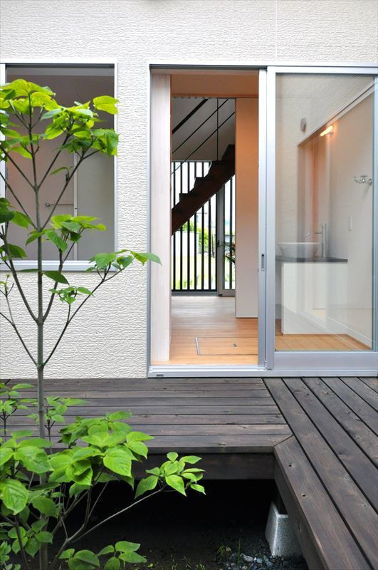 縁側を設置した中庭