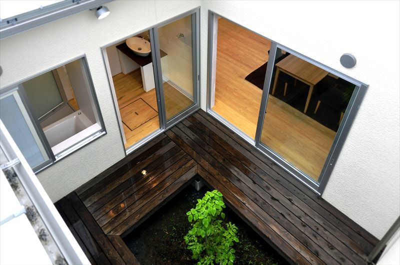 中庭を囲むように計画された住まい