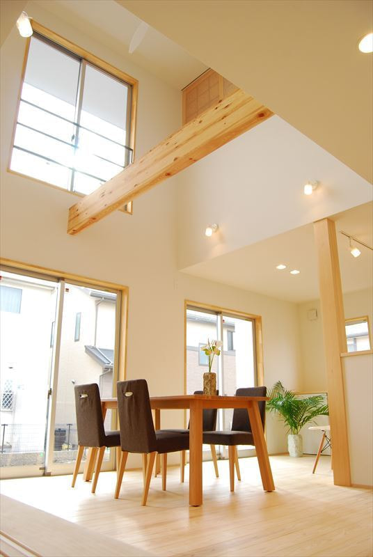 大きな吹抜けのある空間