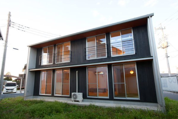 開口をうまく配置したシャープなデザイン