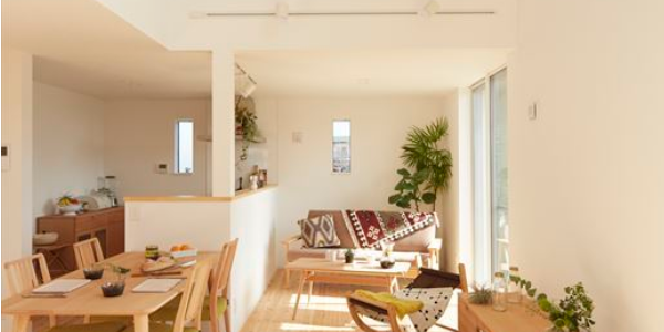 大開口の明るいリビング